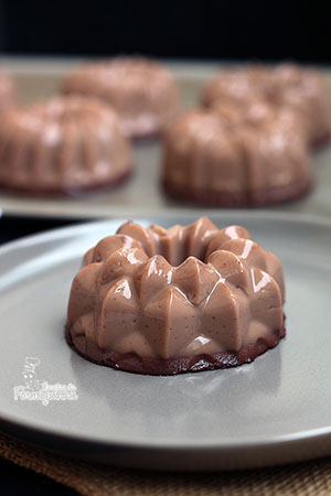 Faça em casa seu próprio Flan de Chocolate! É simples e rápido... Aproveite no calor do verão essa sobremesa gelada!