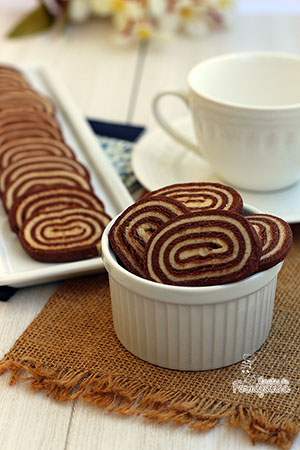 Lindos e crocantes esses biscoitos em esprial são perfeitos para acompanhar aquela bela xícara de café ou chá da tarde!
