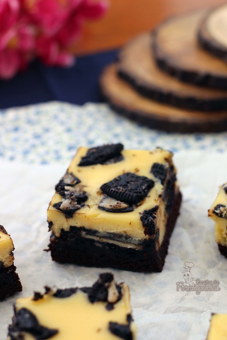 3 camadas de delícias: Brownie, Oreo e Cheesecake! Podia ser melhor?! Incrível Brownie Cheesecake de Oreo, quem resiste?!